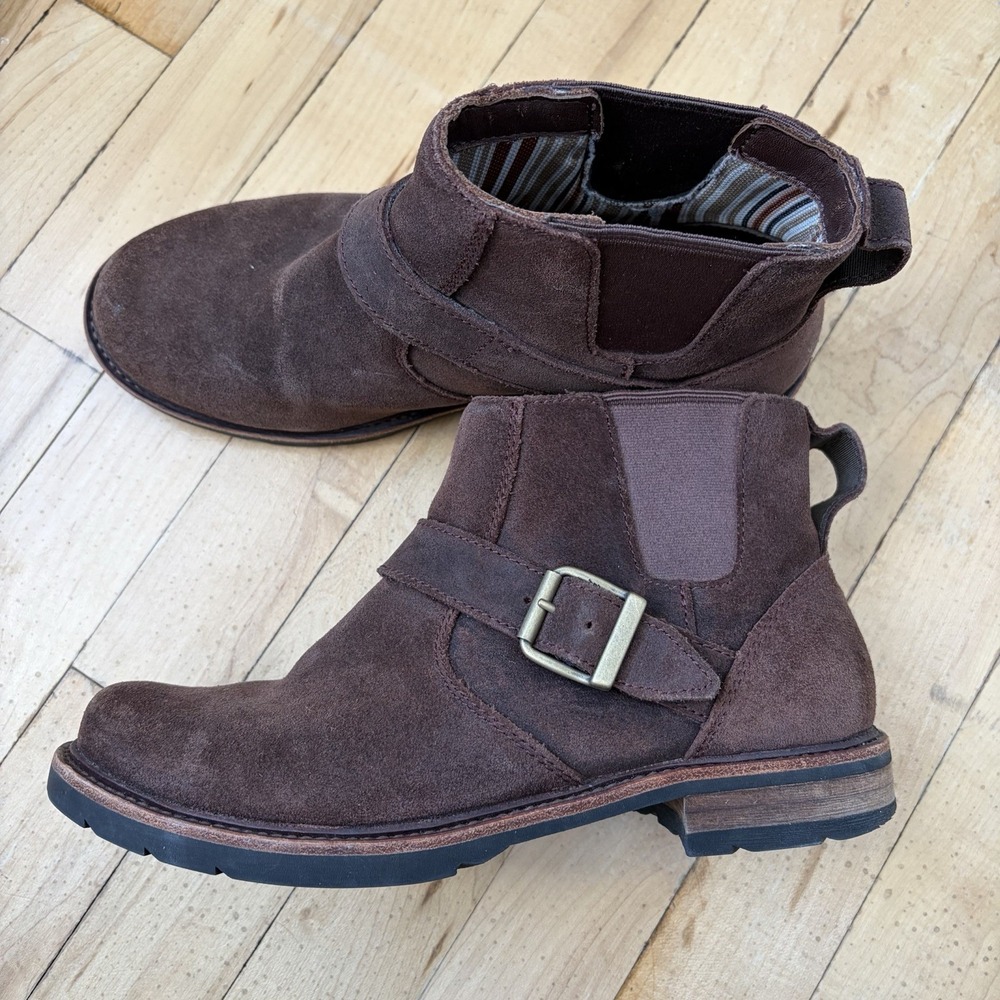 L.L Bean‎ Women's Brown Suede Old Port Buckle Chelsea Boots Size 7.5M Pull On